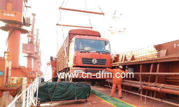 Livraison de camion d'eaux d'égout d'aspiration de 2 unités de Dongfeng et de camion de dépanneuse au Cambodge