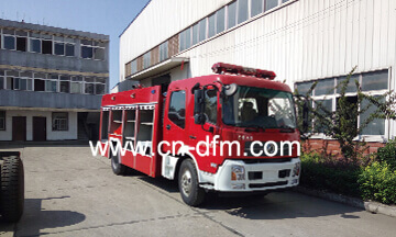 Exportation de camion de pompiers à eau et à mousse de Dongfeng LHD vers le Cambodge et formation